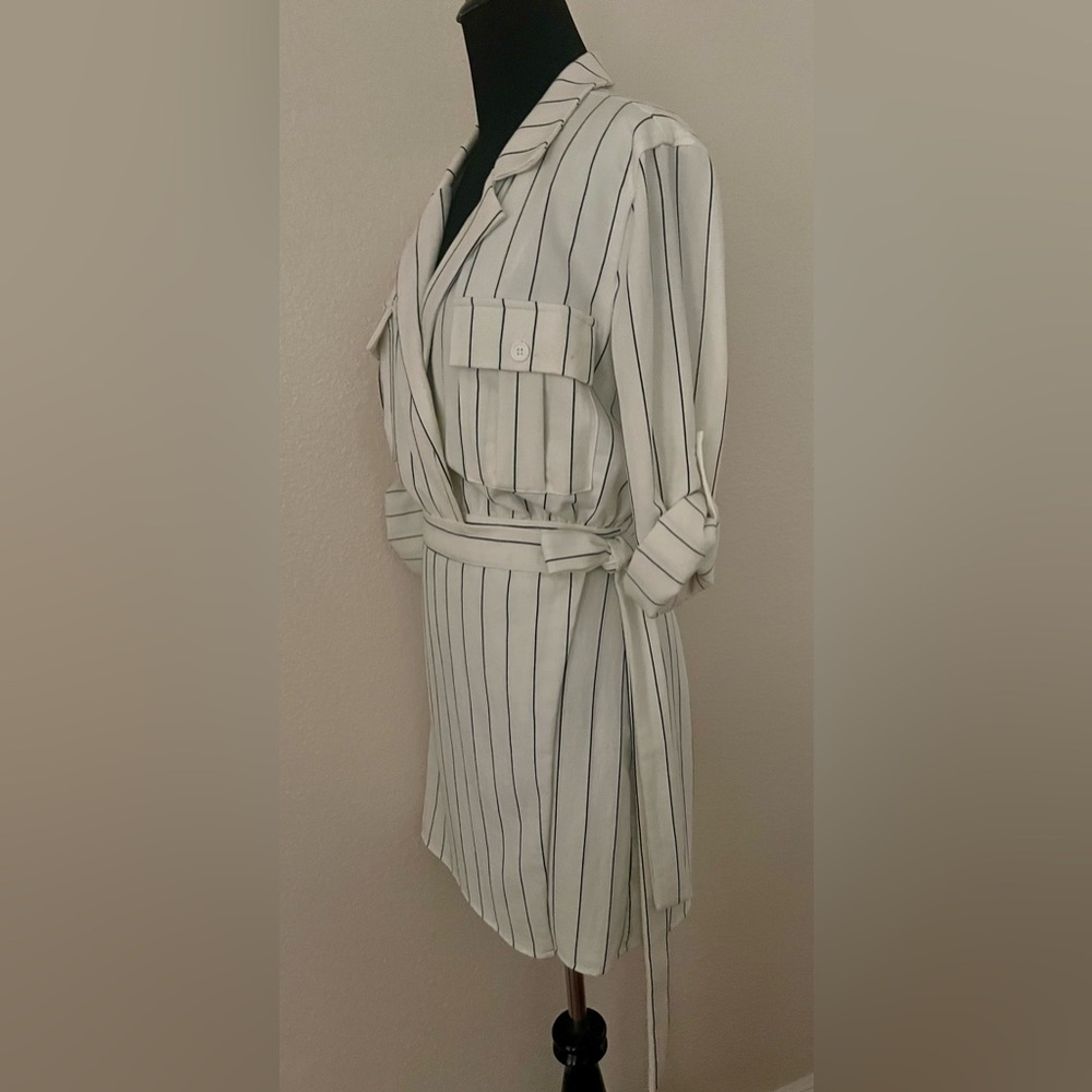 Beckett Dress in White & Navy
MAJORELLE - Picture 4 of 12